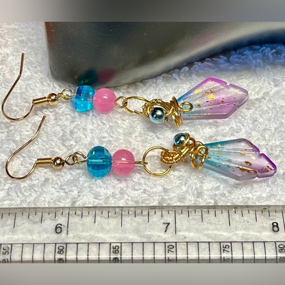 🌸Pink/blue with glitter- sea shells/carved stones copper earrings-artisan NEW - Picture 7 of 9